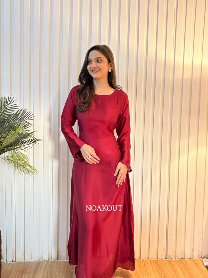 { ELEGANT SILK GOWN }