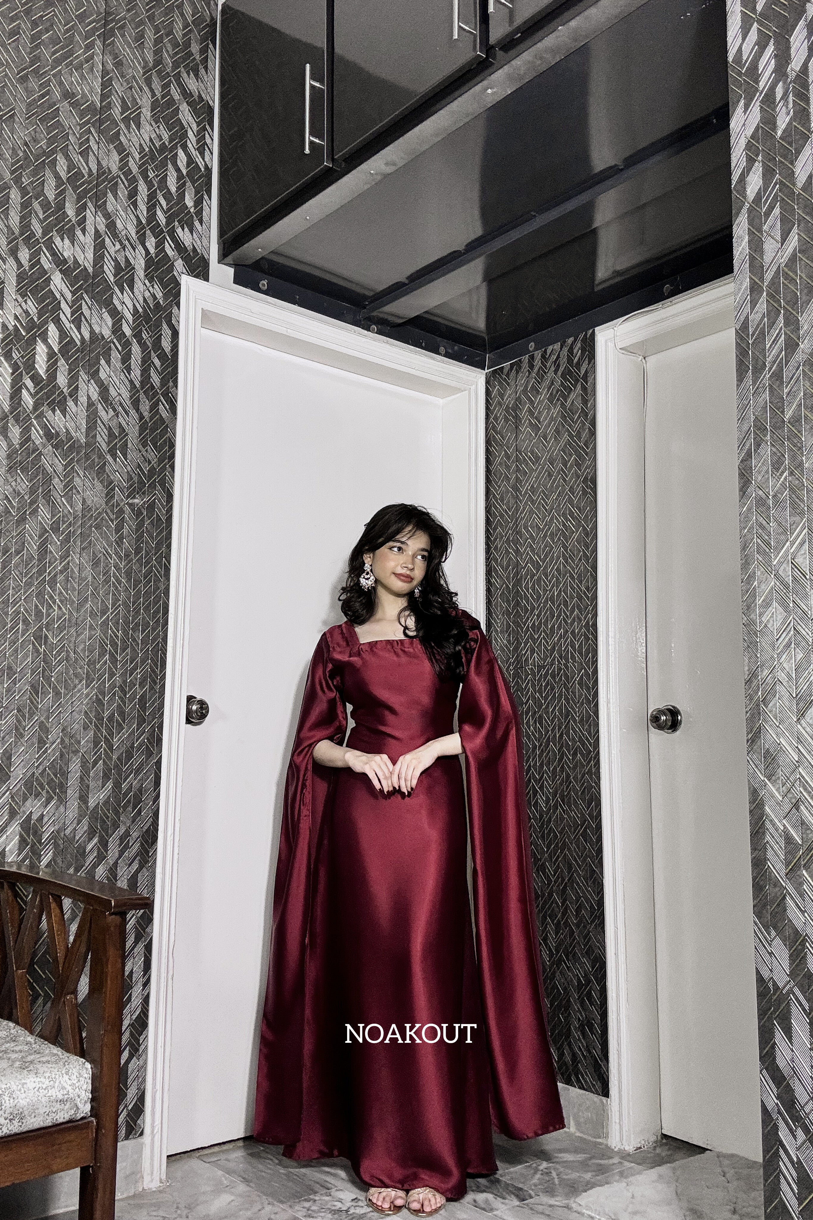 { SILK STATEMENT SLEEVES DRESS }